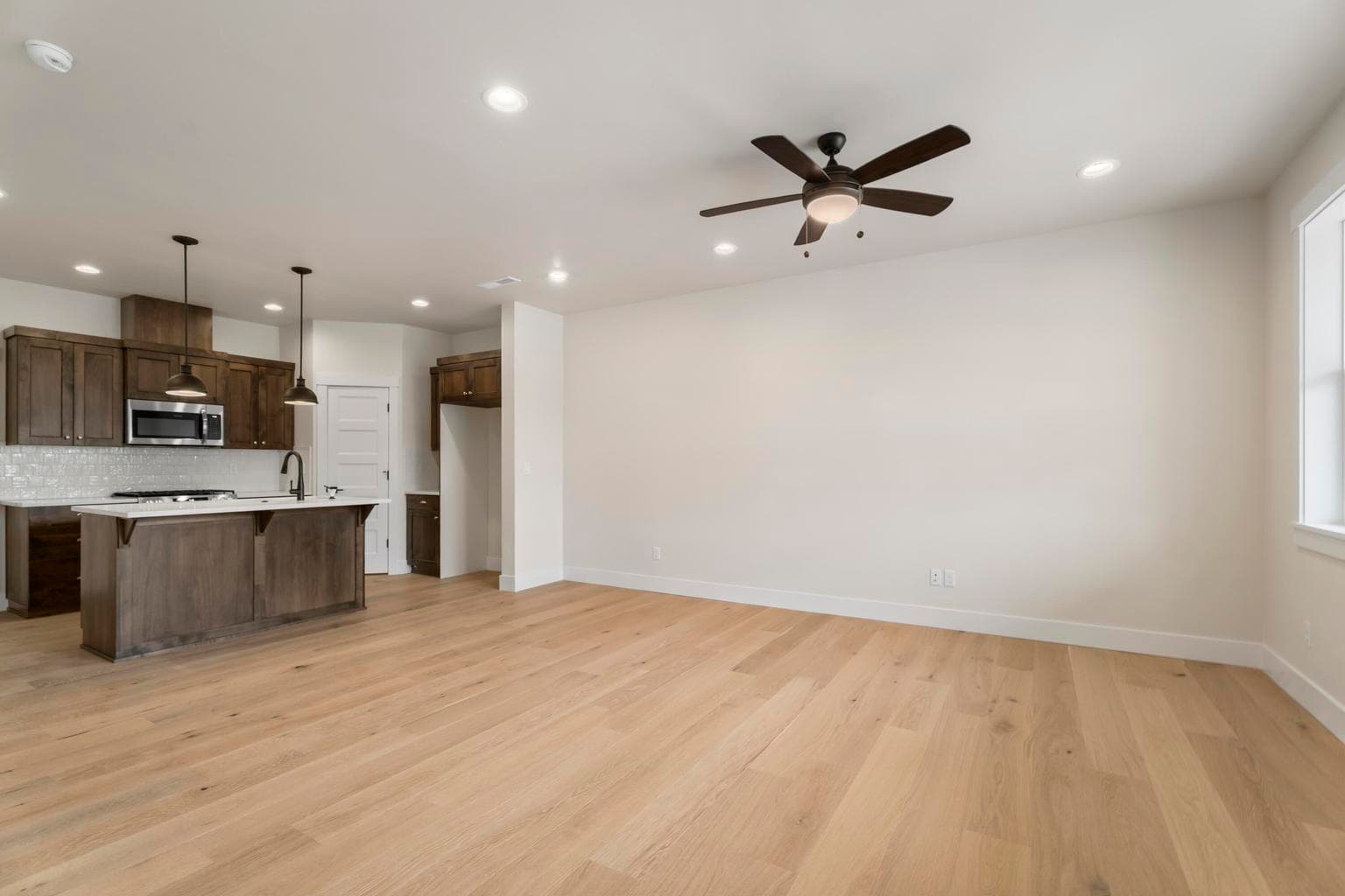 Photo of 3989 SW Coyote Avenue 9 of 24