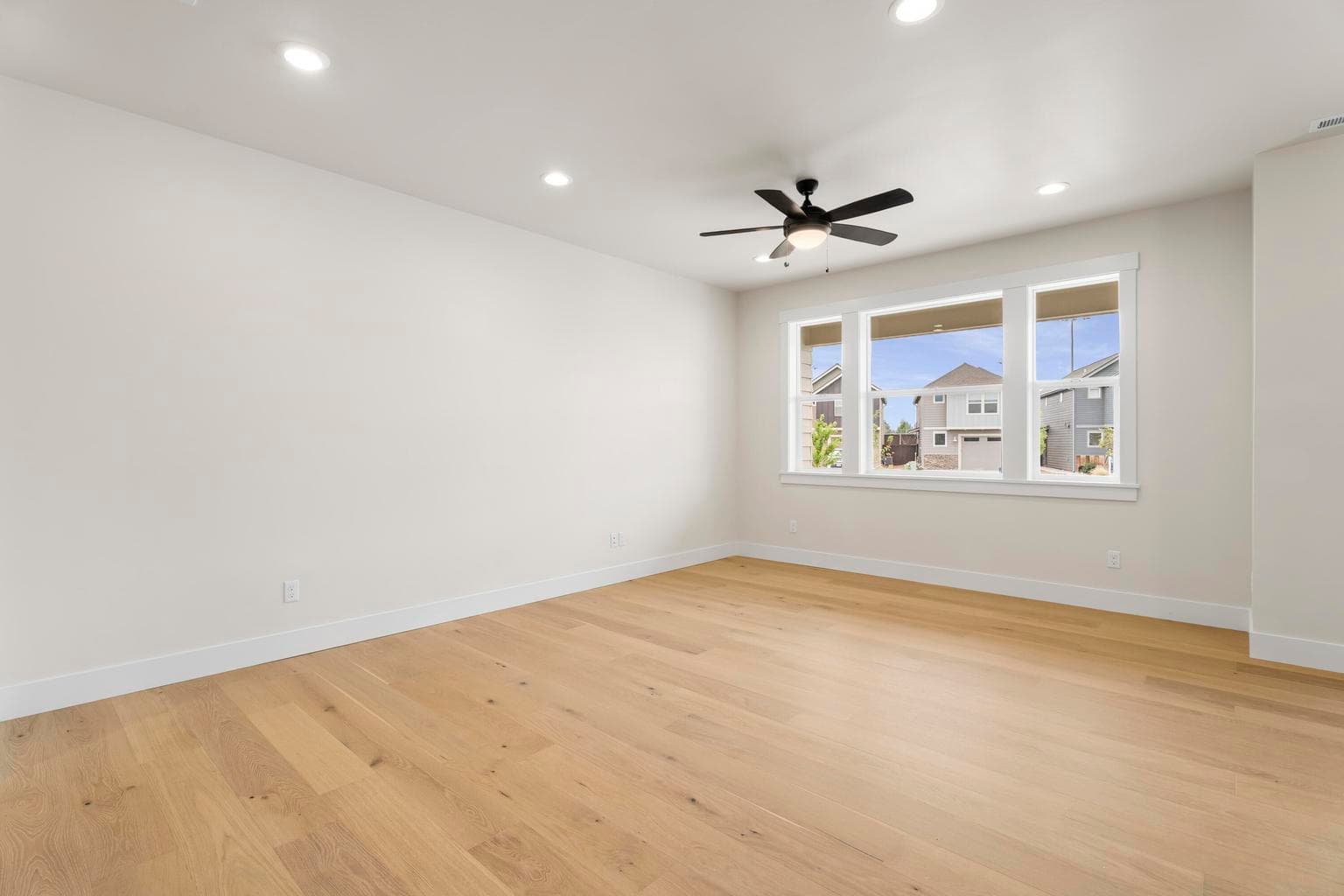 Photo of 3989 SW Coyote Avenue 10 of 24