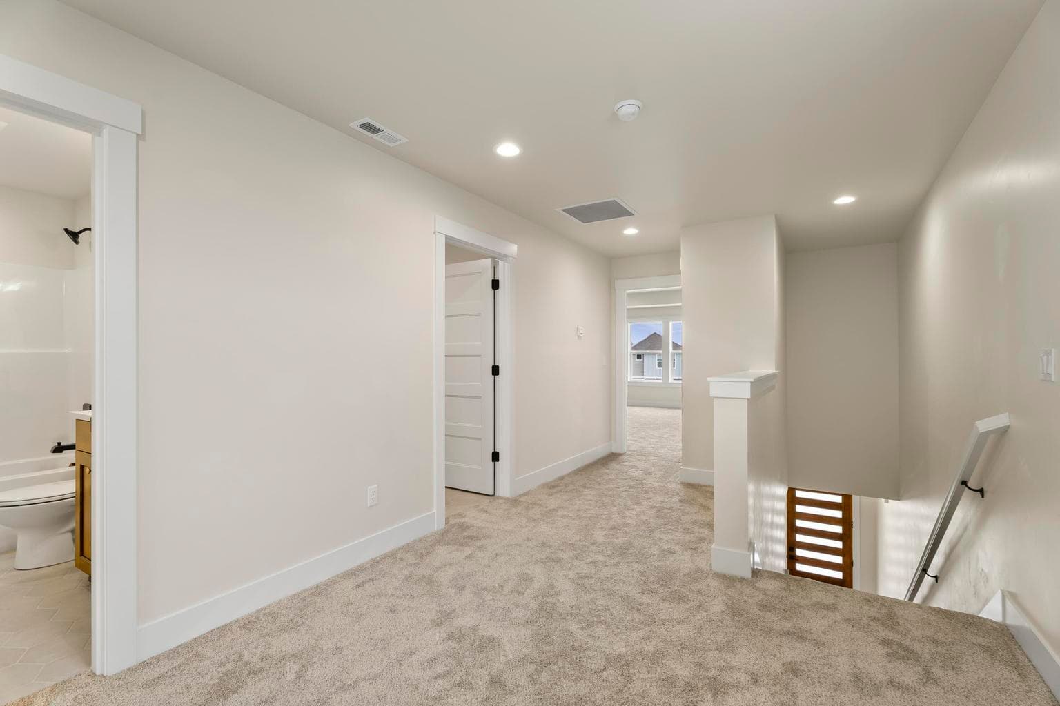 Photo of 3989 SW Coyote Avenue 14 of 24
