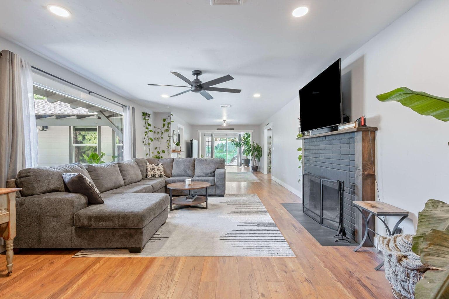 Photo of 1031 Penn 4 of 52