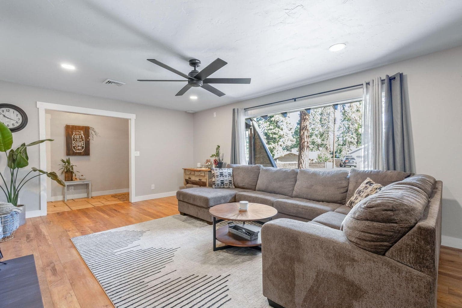 Photo of 1031 NE Penn Avenue 6 of 52