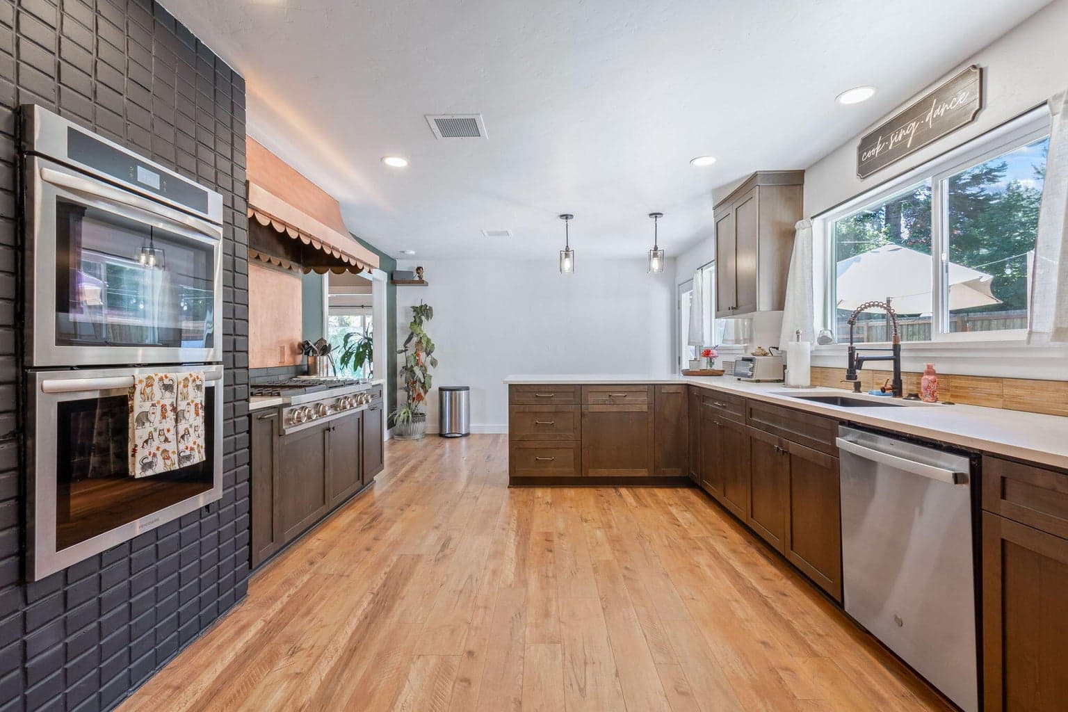 Photo of 1031 NE Penn Avenue 11 of 52