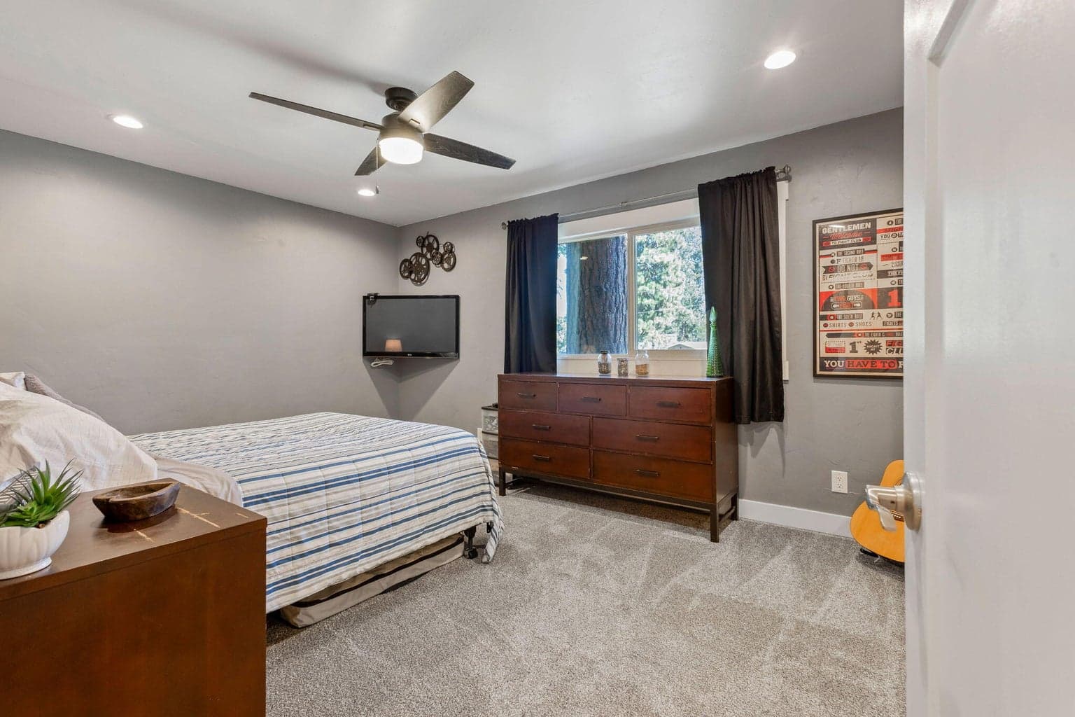 Photo of 1031 NE Penn Avenue 22 of 52