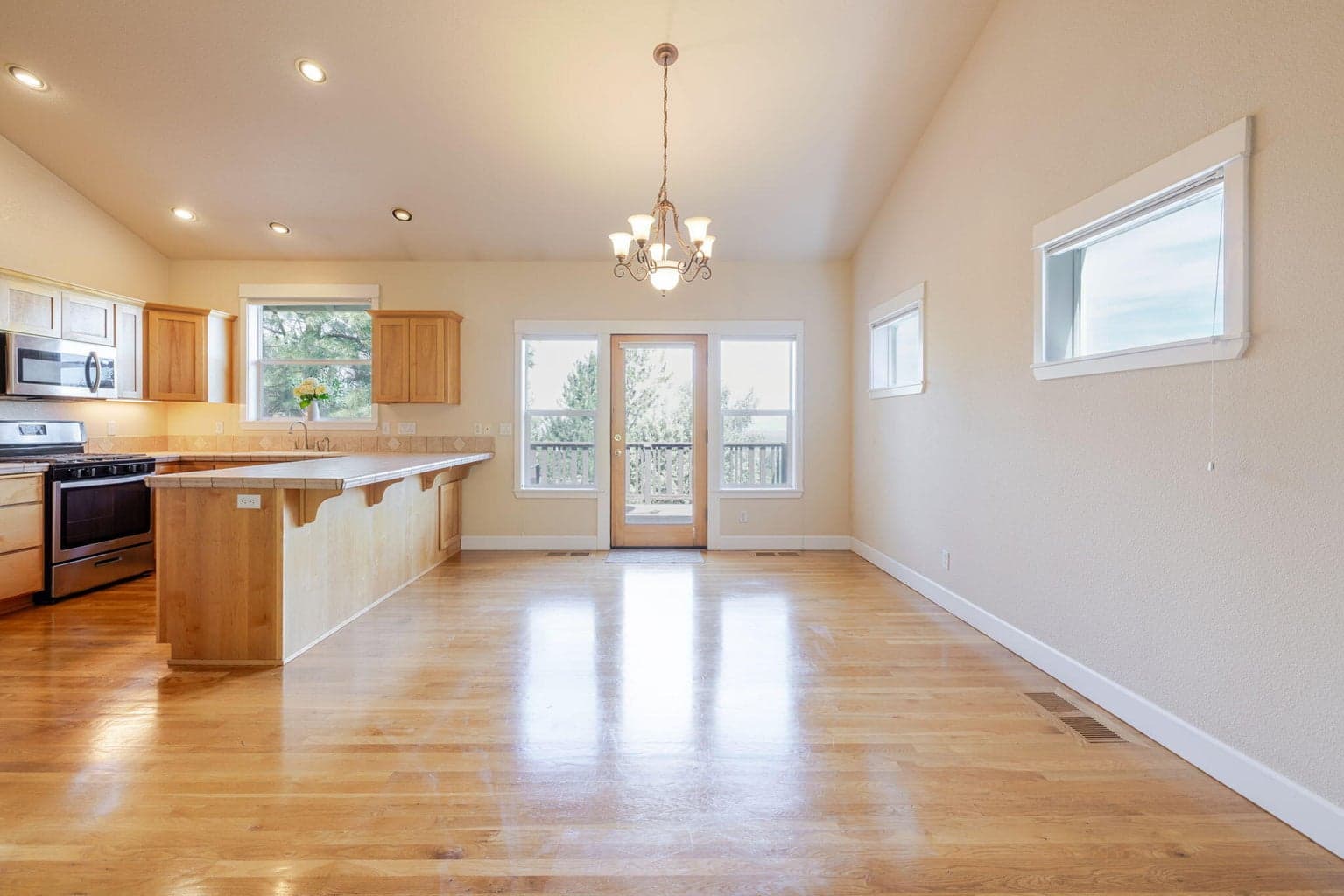 Photo of 3138 NW Colonial Drive 14 of 46