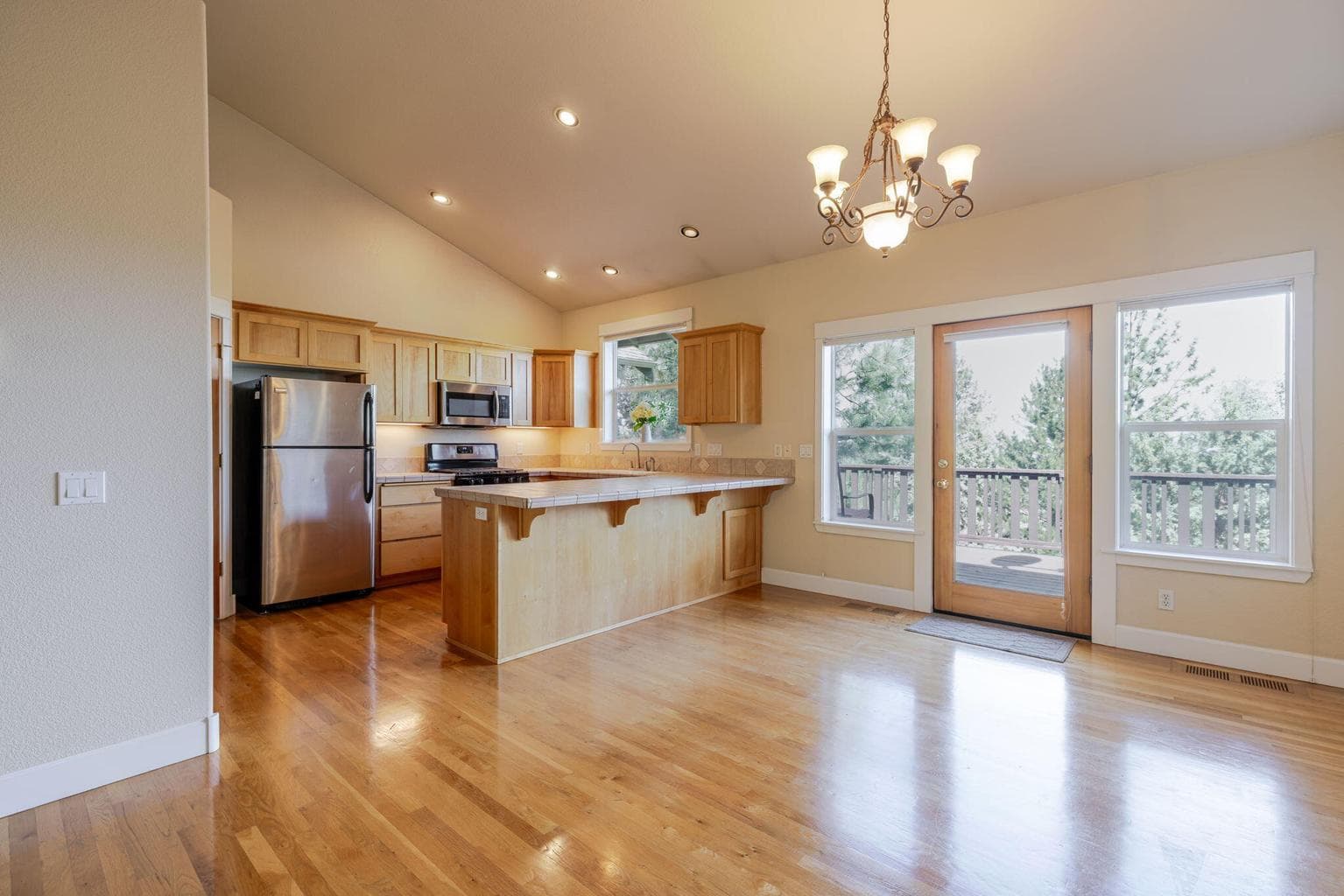 Photo of 3138 NW Colonial Drive 15 of 46