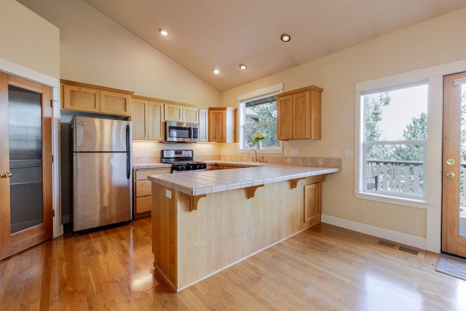 Photo of 3138 NW Colonial Drive 16 of 46