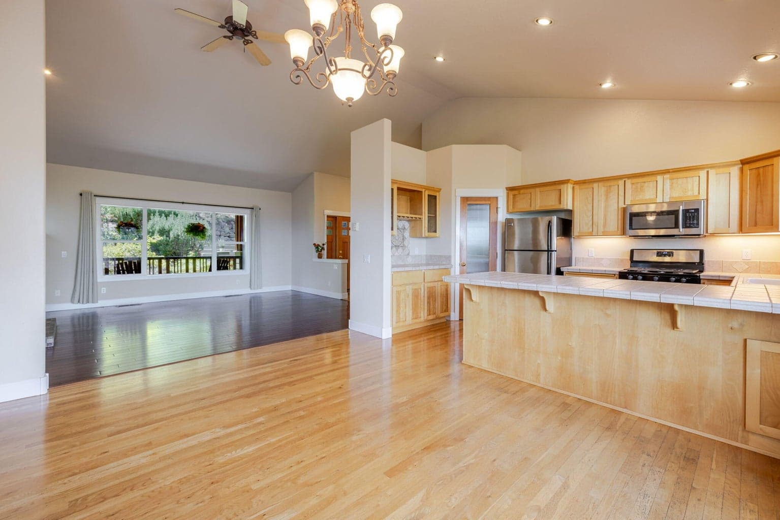 Photo of 3138 NW Colonial Drive 21 of 46