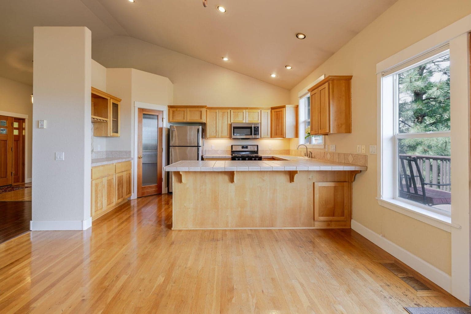 Photo of 3138 NW Colonial Drive 20 of 46