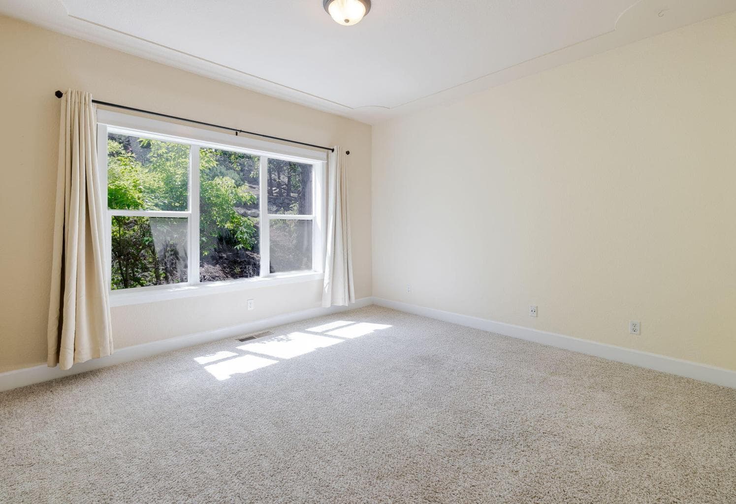 Photo of 3138 NW Colonial Drive 30 of 46