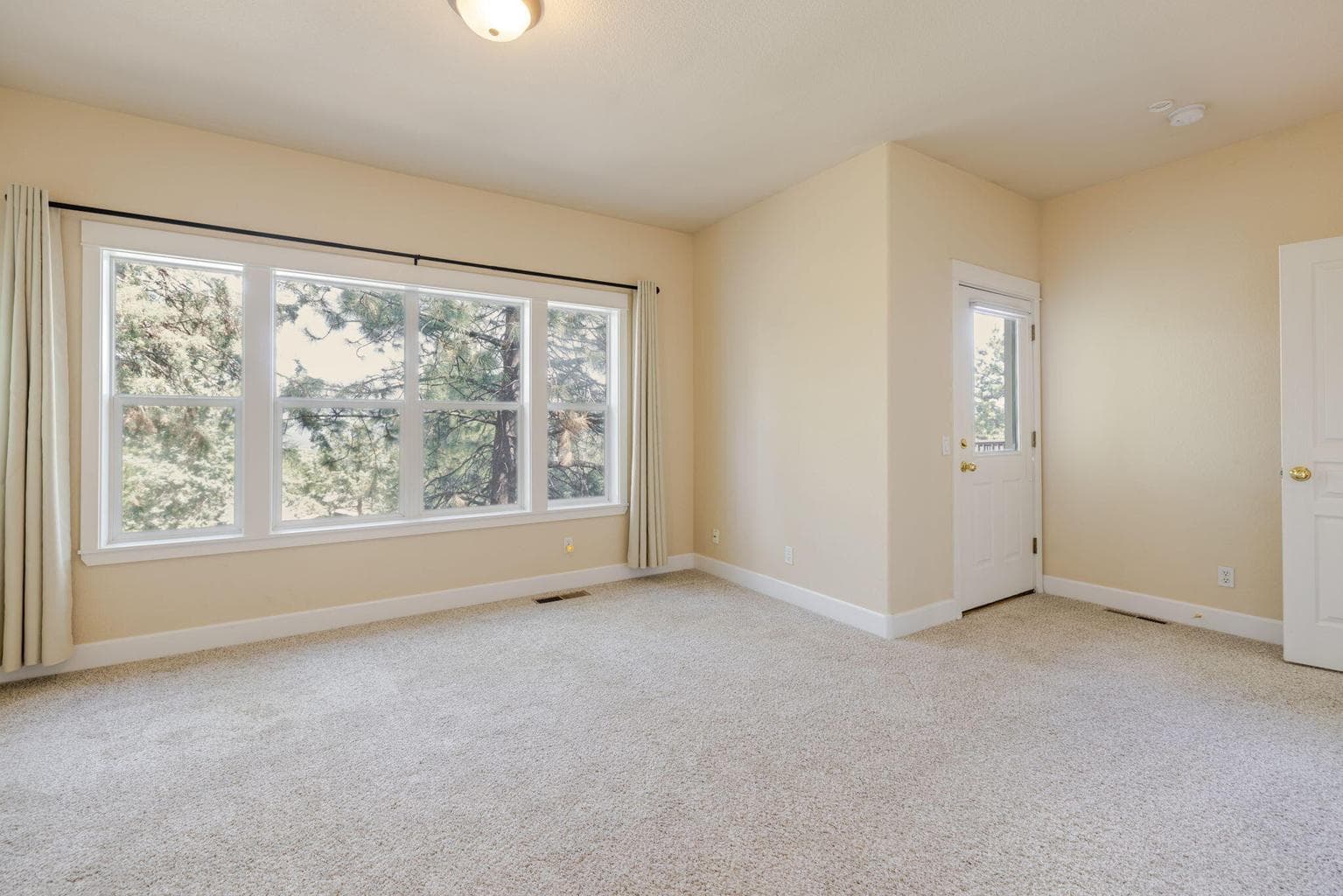 Photo of 3138 NW Colonial Drive 26 of 46