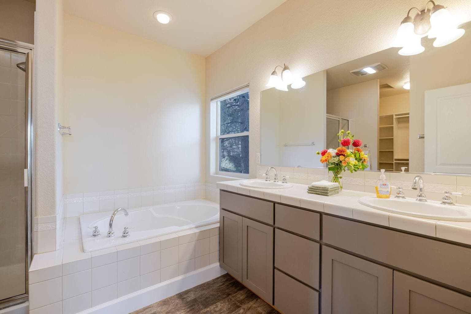 Photo of 3138 NW Colonial Drive 28 of 46