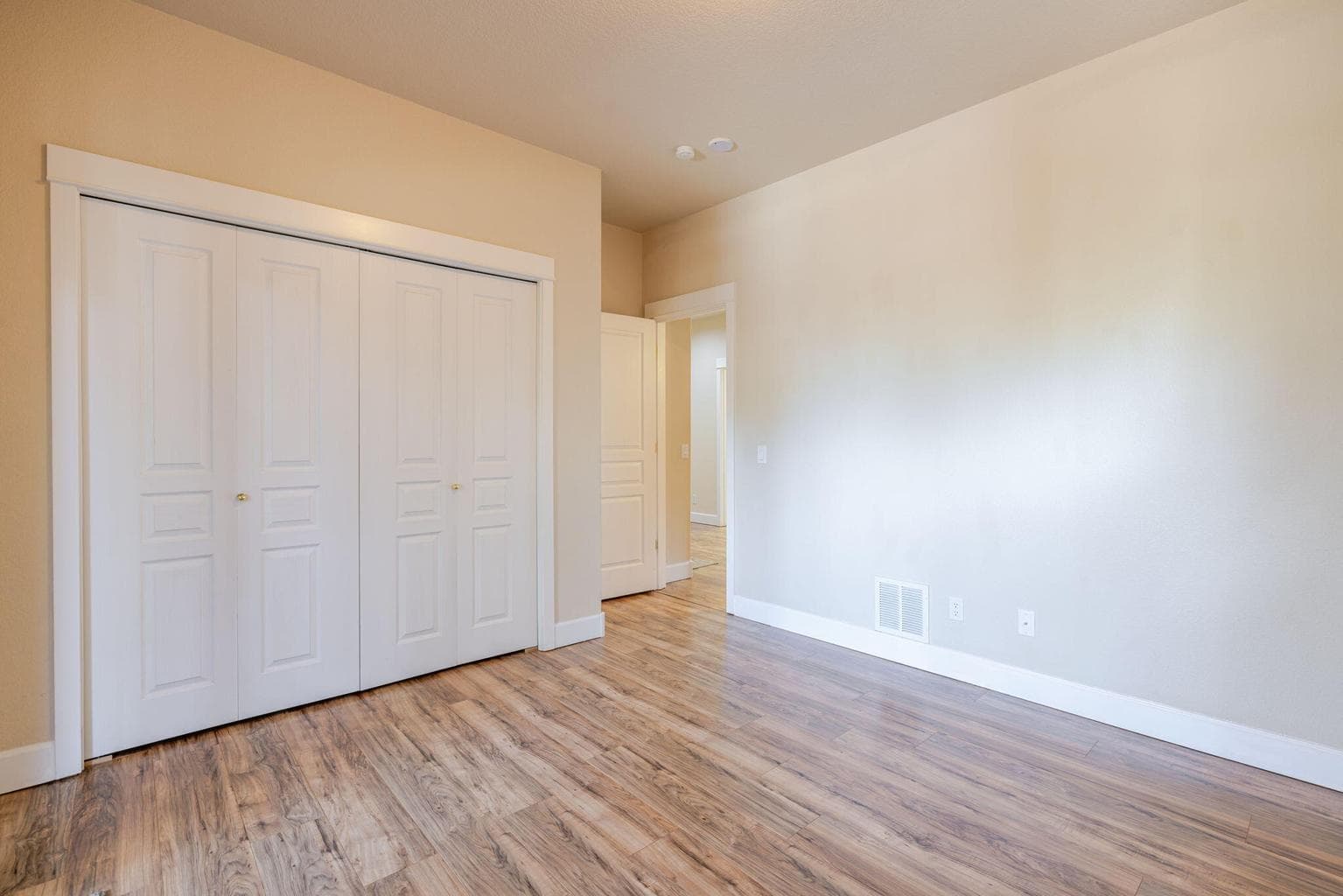 Photo of 3138 NW Colonial Drive 32 of 46
