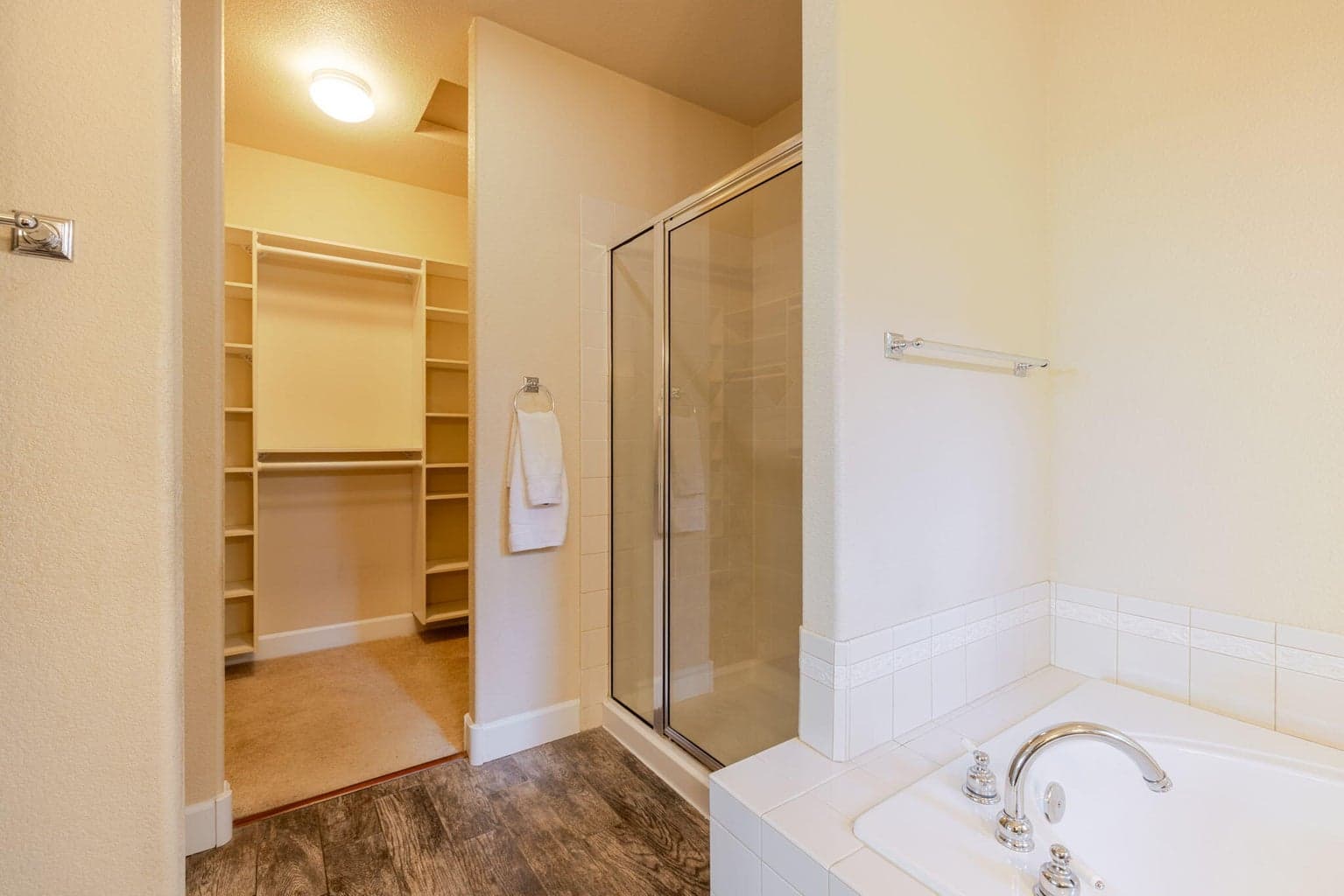 Photo of 3138 NW Colonial Drive 29 of 46