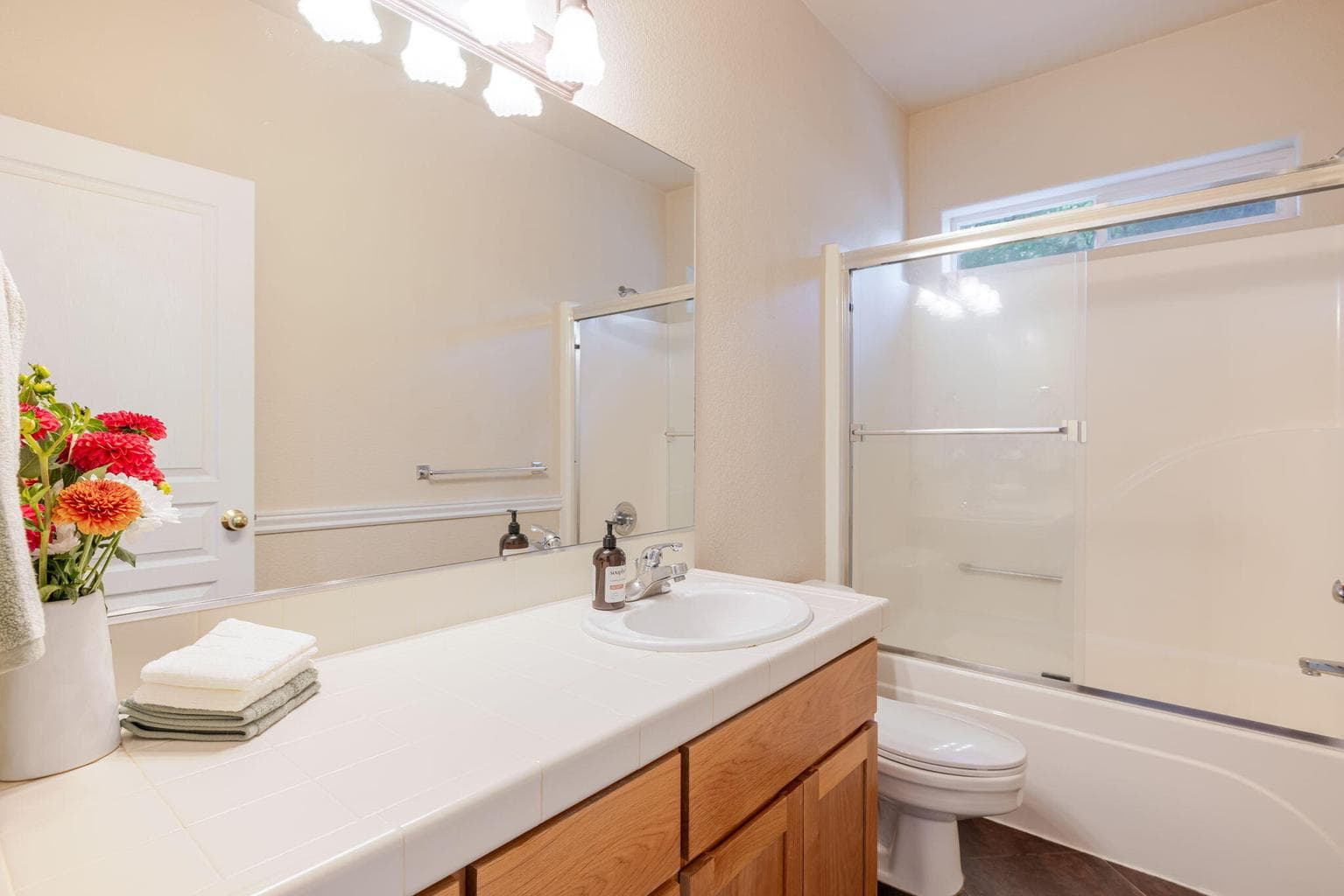 Photo of 3138 NW Colonial Drive 34 of 46