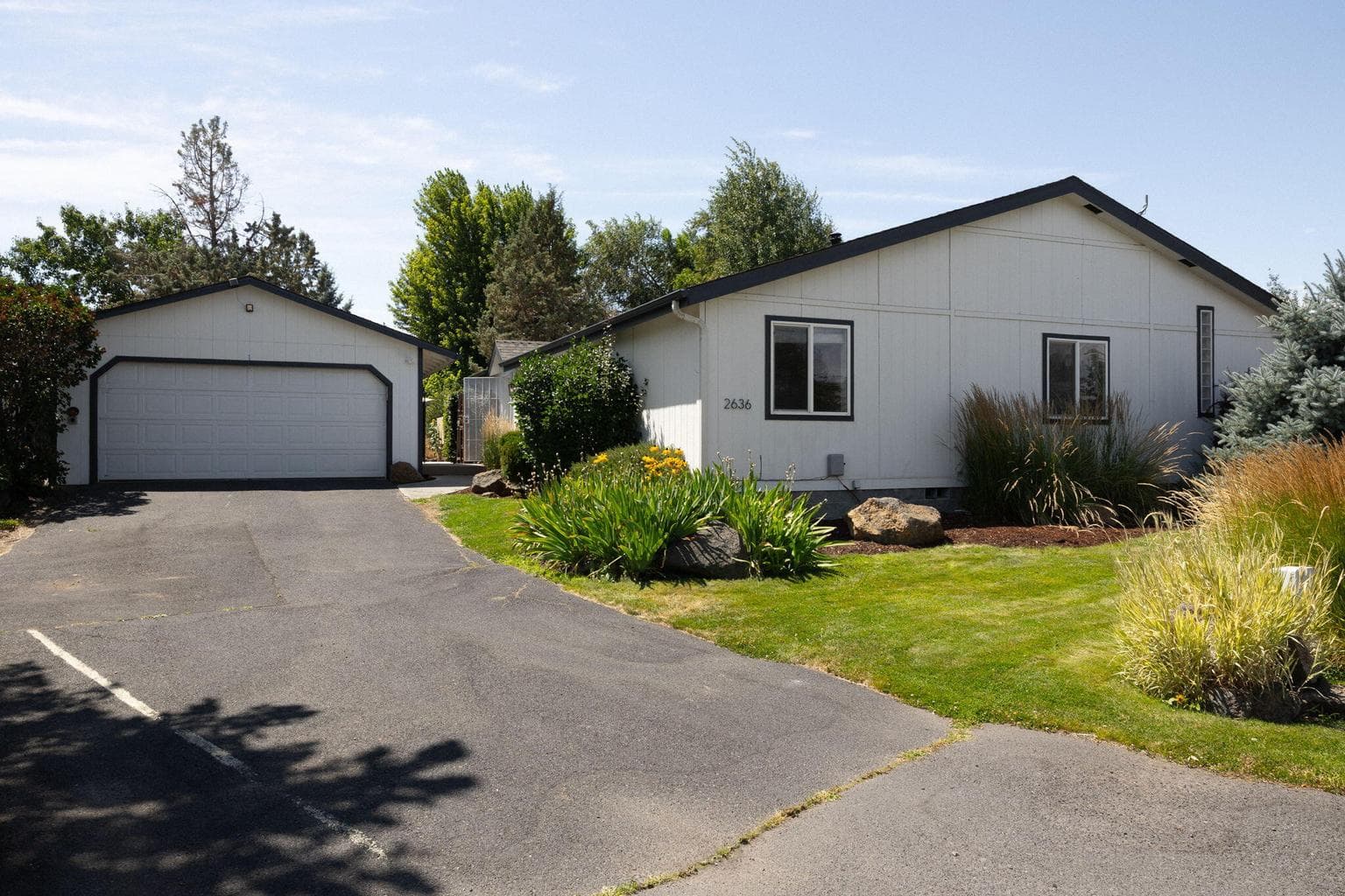 Photo of 2636 Mariposa 1 of 36