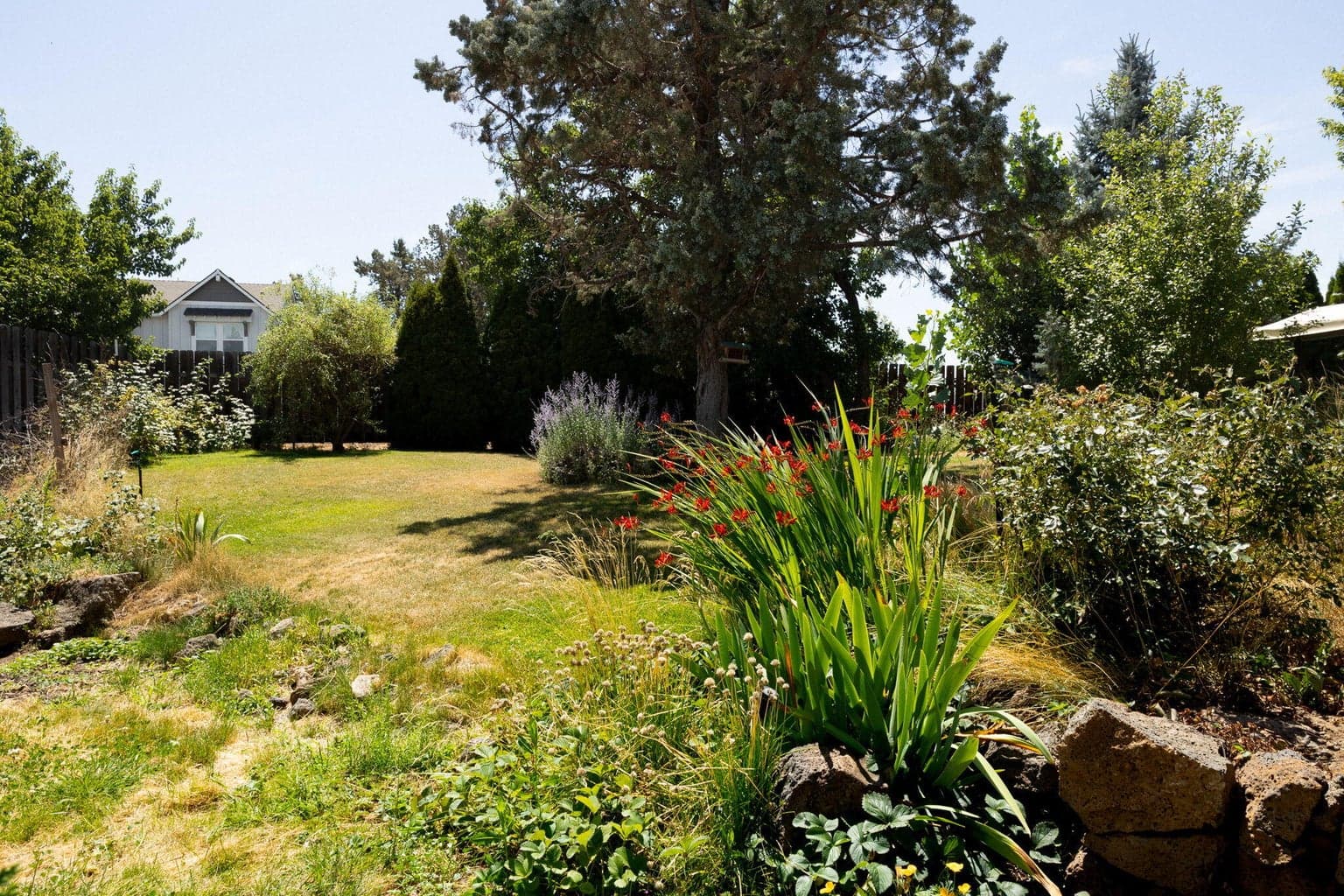 Photo of 2636 SW Mariposa Loop 34 of 36