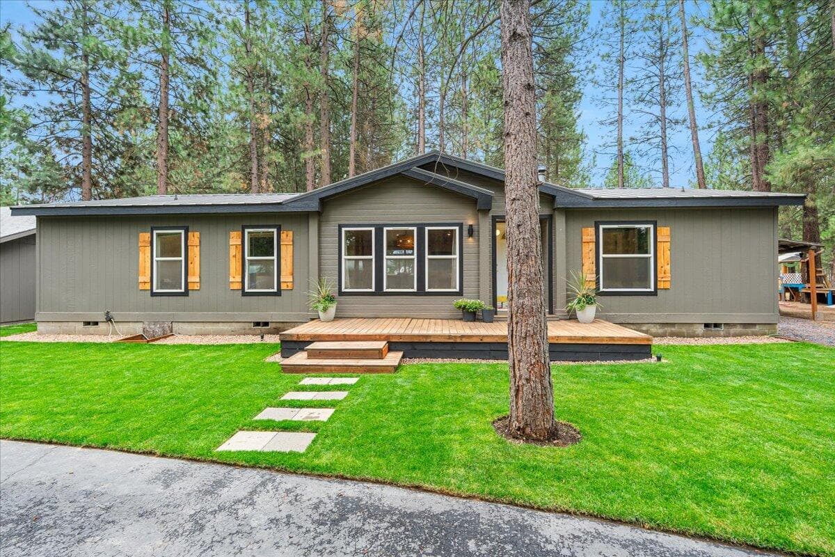 Photo of 15426 Ponderosa Way 2 of 33