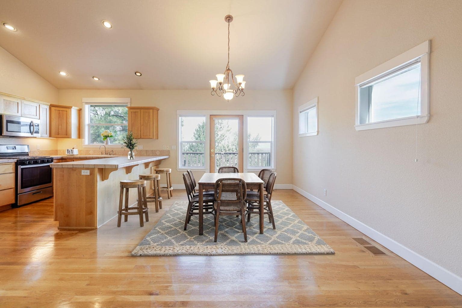 Photo of 3138 NW Colonial Drive 13 of 46
