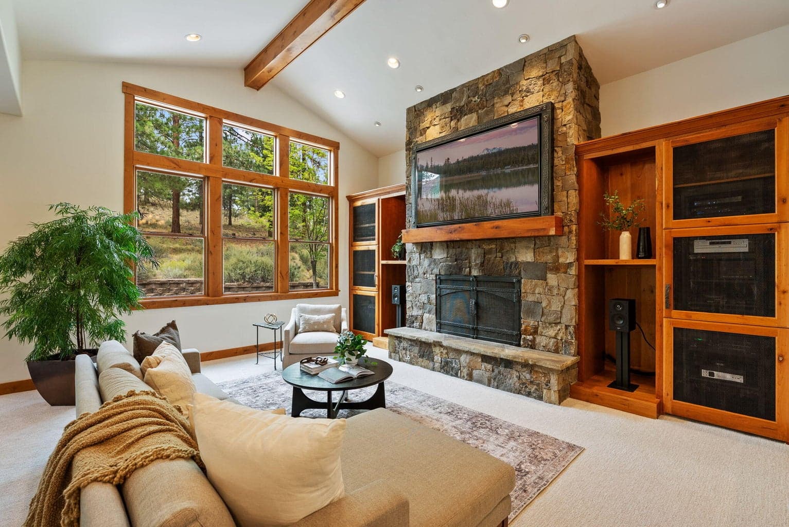 Photo of 2679 Niagara 5 of 50
