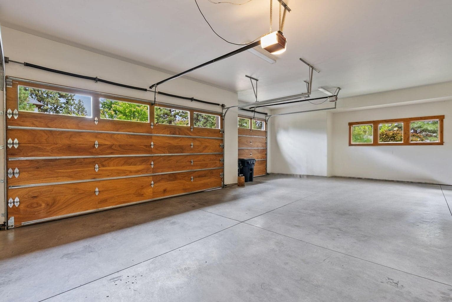 Oversized 3 car garage with TV and speakers