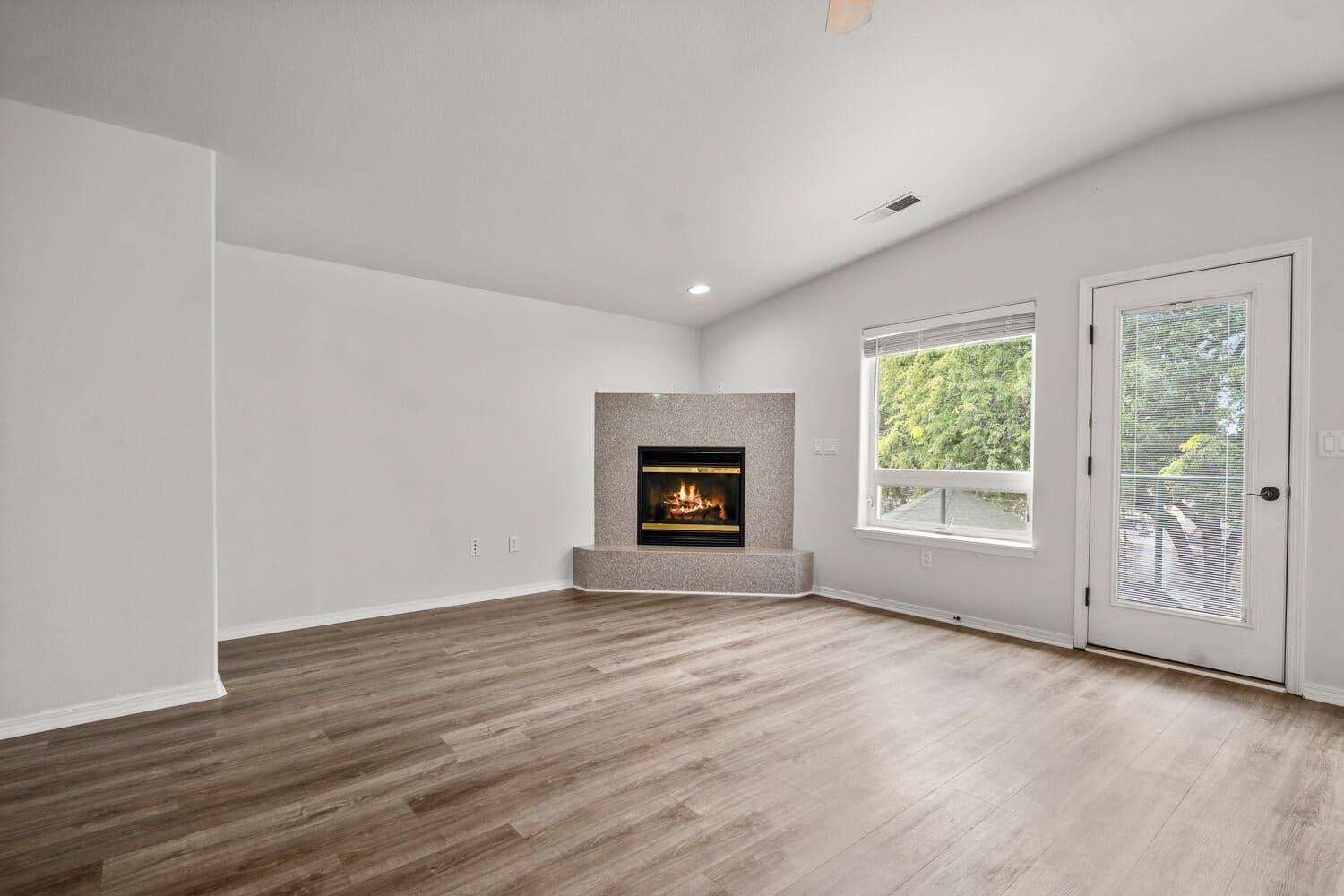 Photo of 438 NW 19th Street 8 of 28