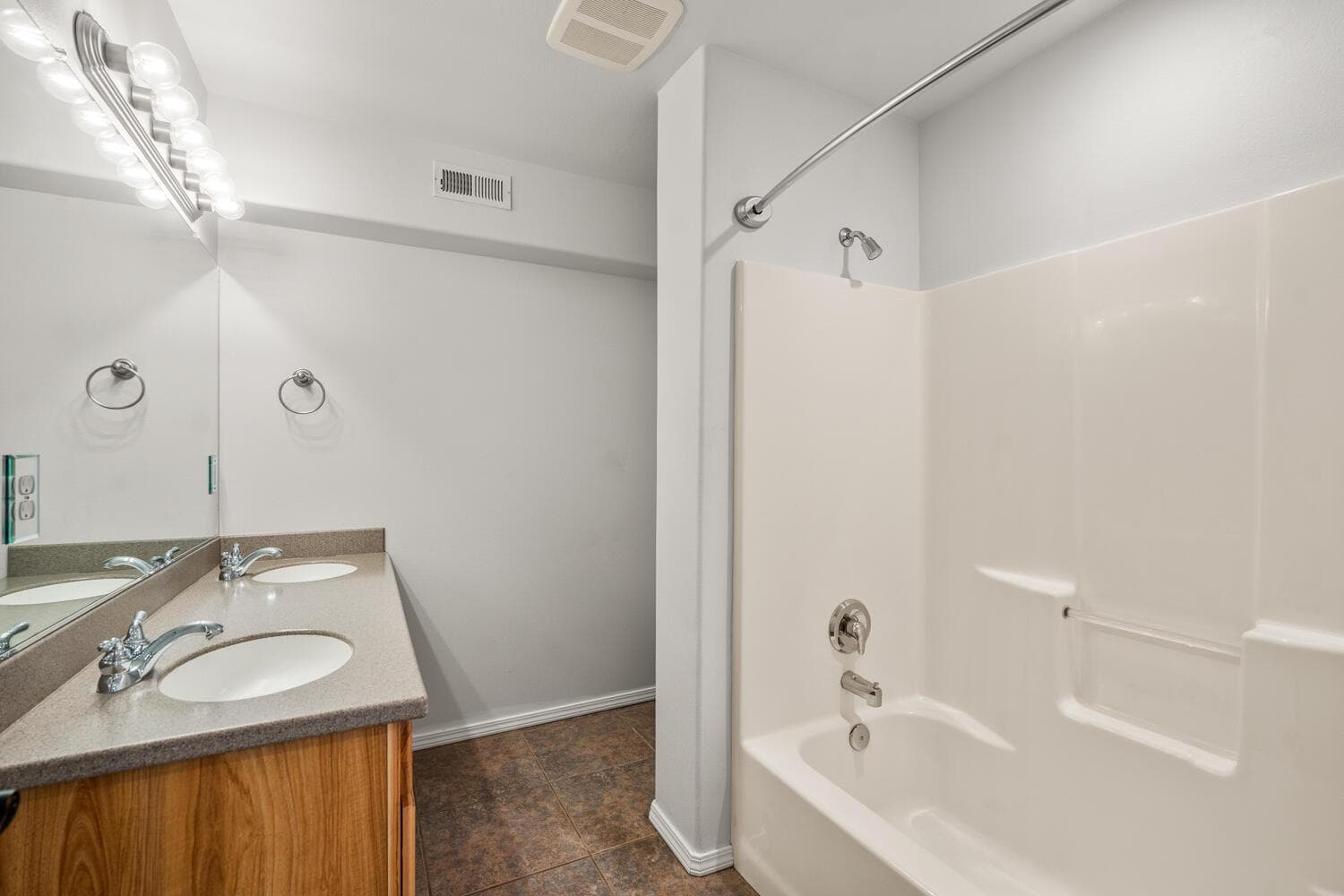 Photo of 438 NW 19th Street 16 of 28