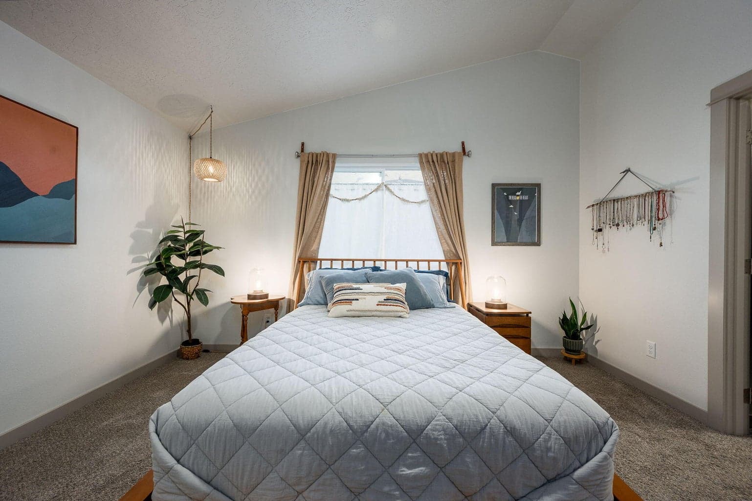 Photo of 932 NW Teak Court 10 of 33