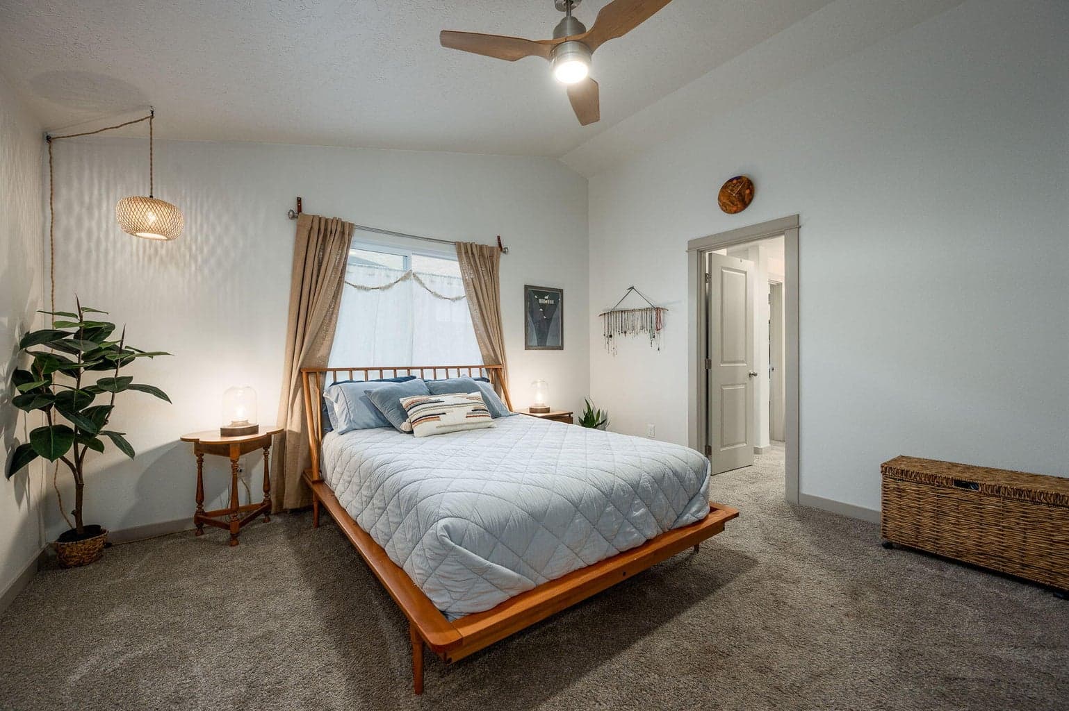 Photo of 932 NW Teak Court 9 of 33