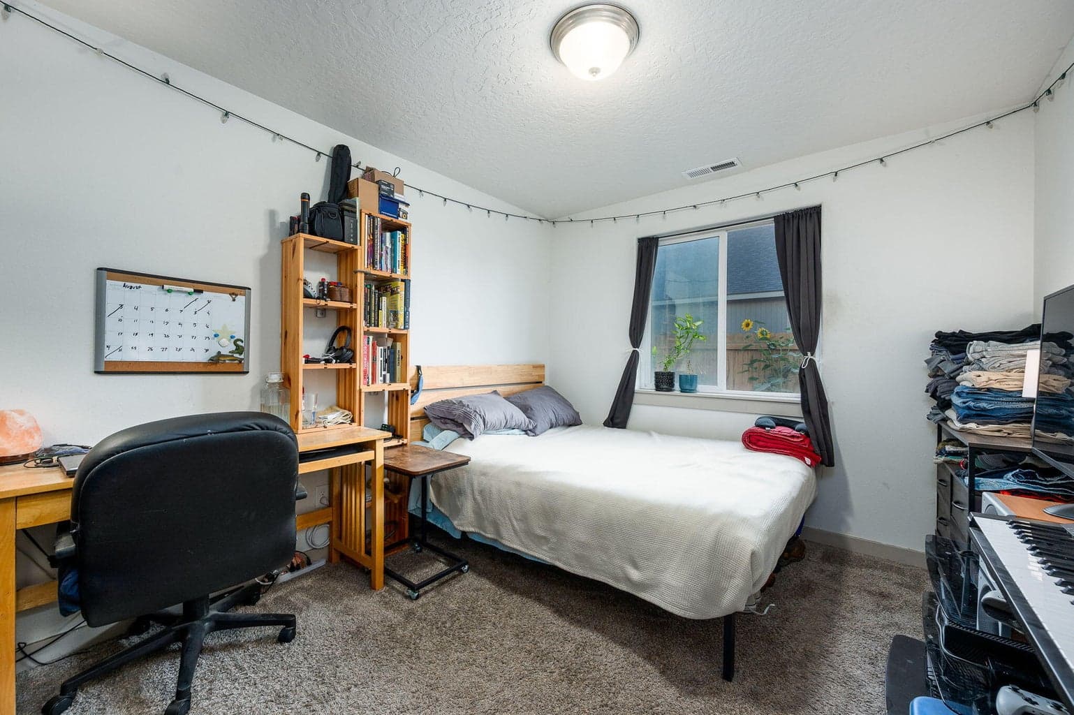 Photo of 932 NW Teak Court 19 of 33