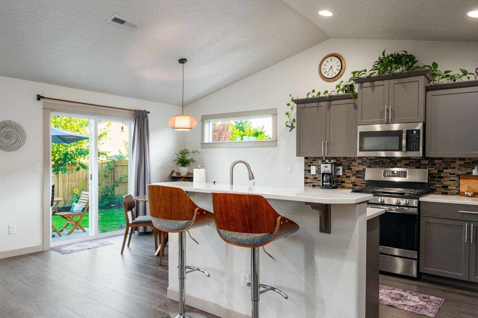 Photo of 932 NW Teak Court 21 of 33