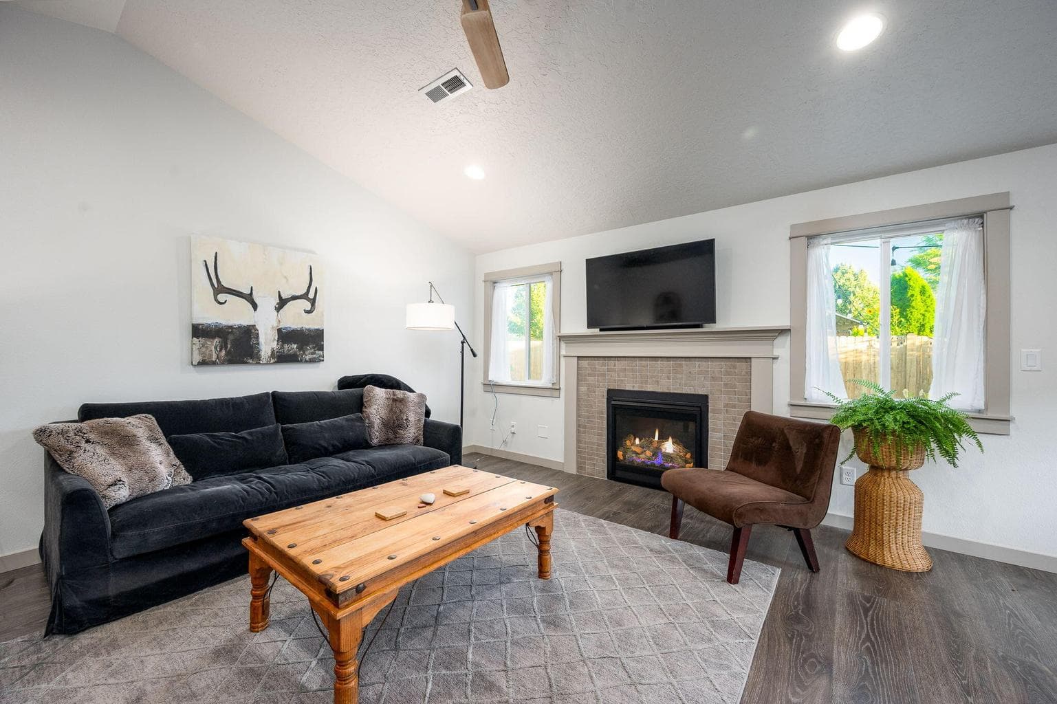 Photo of 932 NW Teak Court 23 of 33