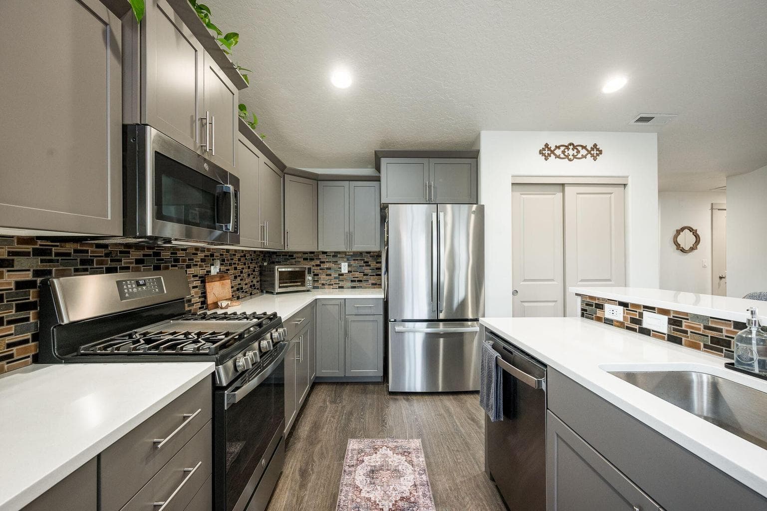 Photo of 932 NW Teak Court 8 of 33