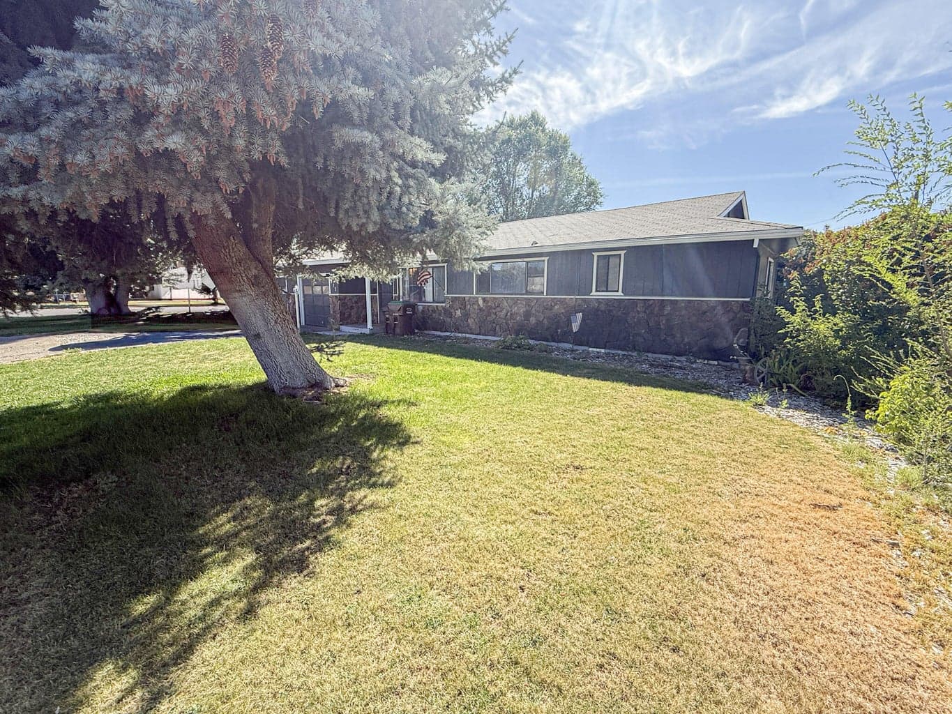 Photo of 297 Fairview Street 2 of 22