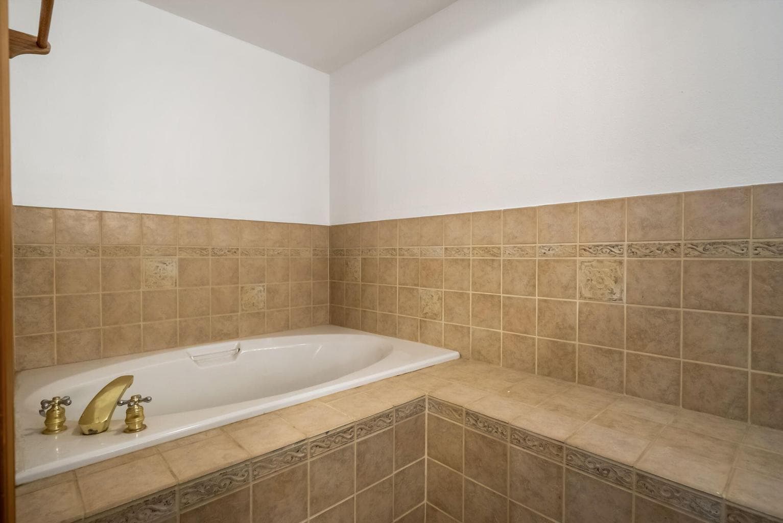 Photo of 55563 Huntington Road 33 of 42