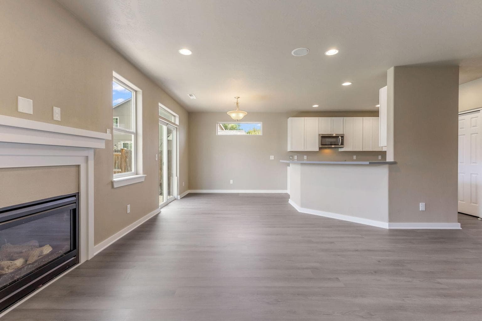 Photo of 815 NW Green Forest Circle 10 of 38