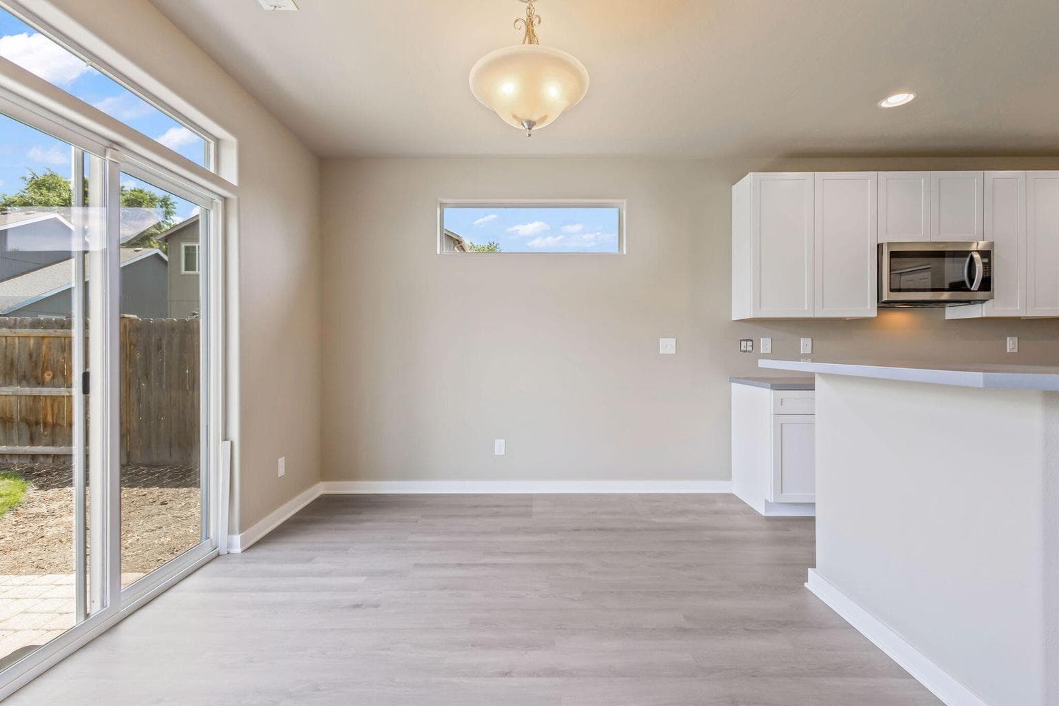 Photo of 815 NW Green Forest Circle 12 of 38