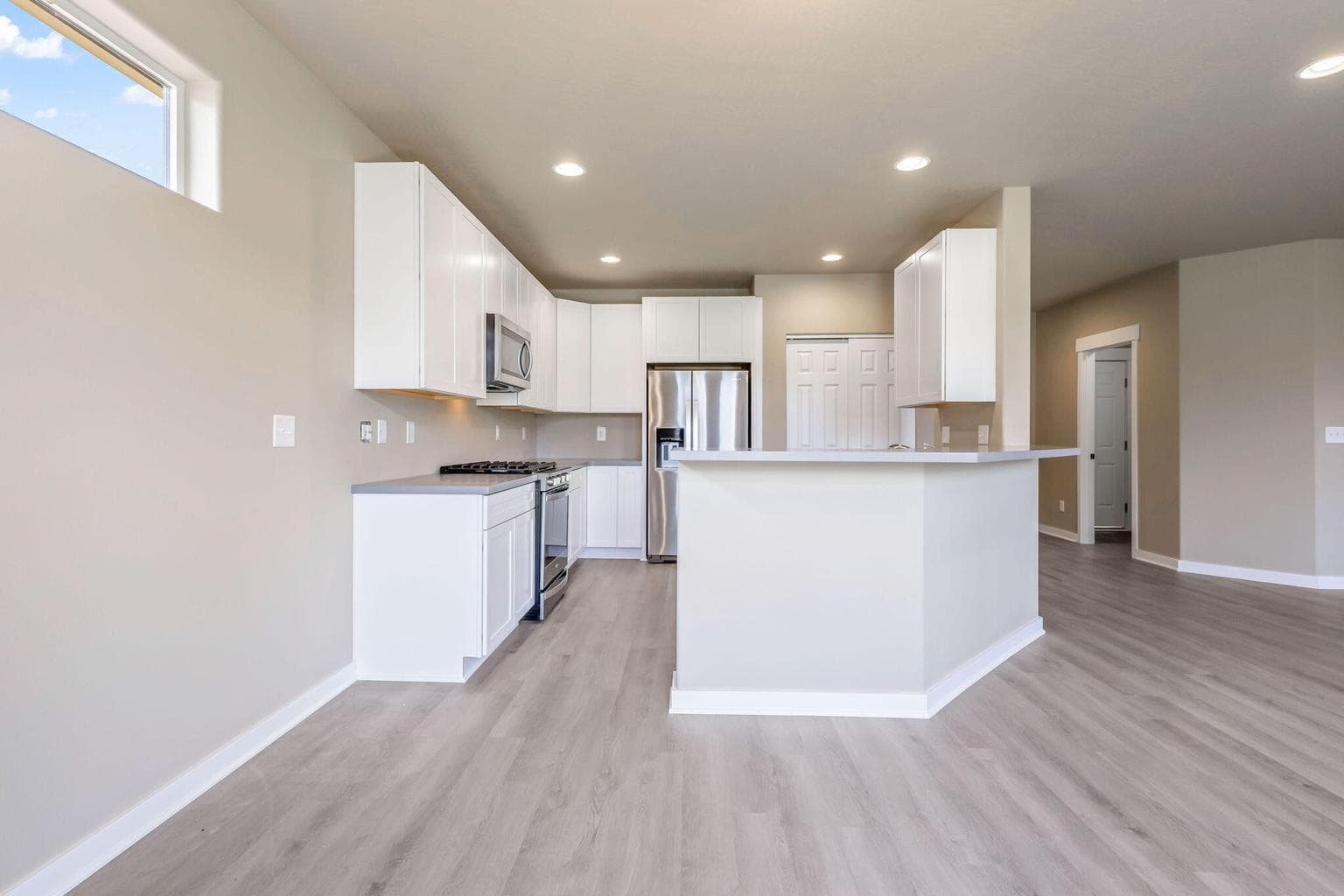 Photo of 815 NW Green Forest Circle 13 of 38