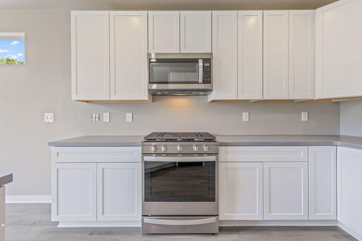Photo of 815 NW Green Forest Circle 15 of 38