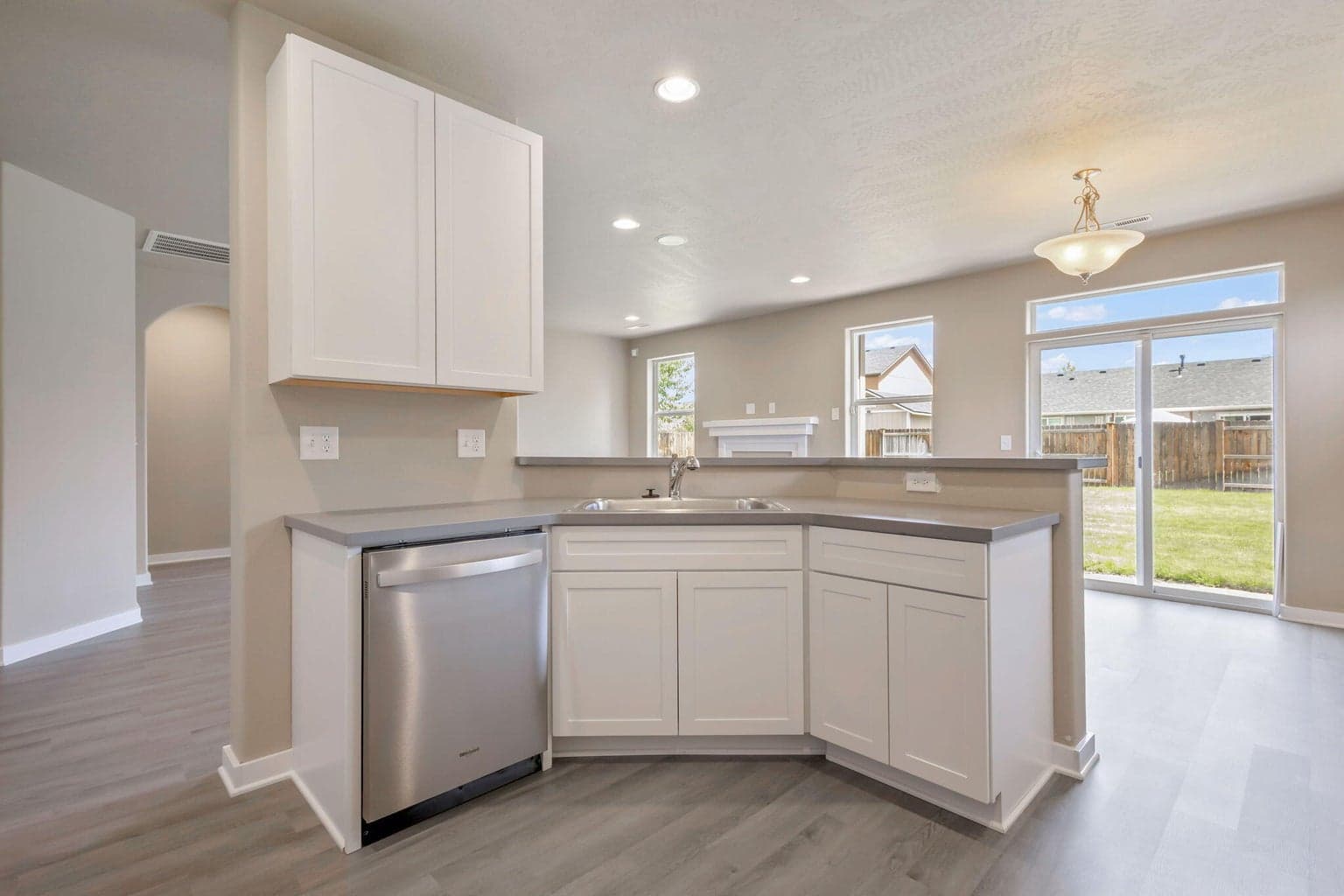 Photo of 815 NW Green Forest Circle 16 of 38