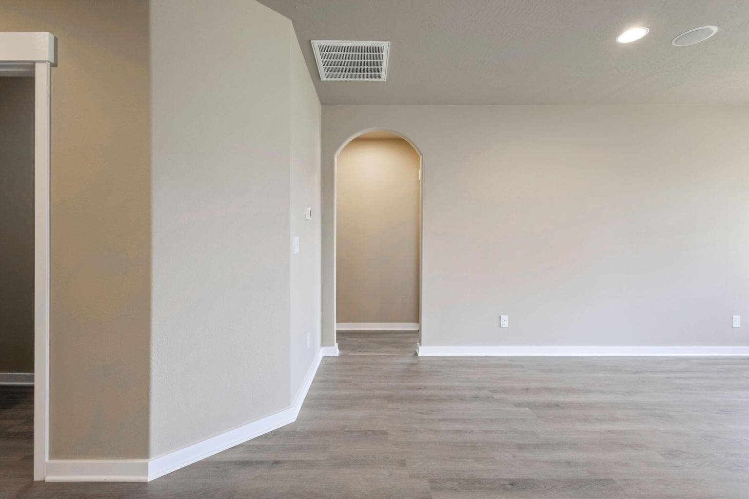Photo of 815 NW Green Forest Circle 17 of 38