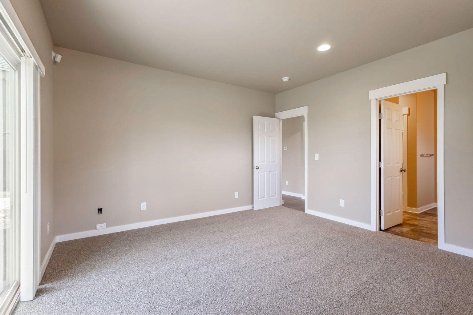 Photo of 815 NW Green Forest Circle 21 of 38