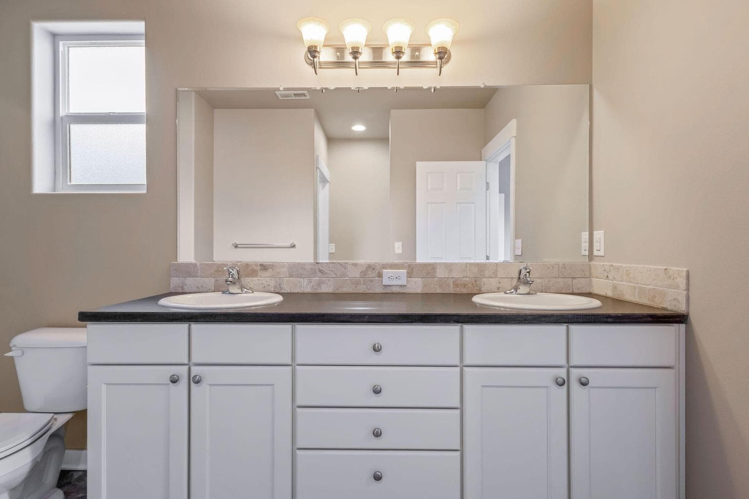 Photo of 815 NW Green Forest Circle 23 of 38