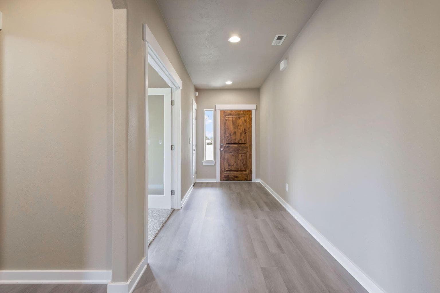 Photo of 815 NW Green Forest Circle 25 of 38