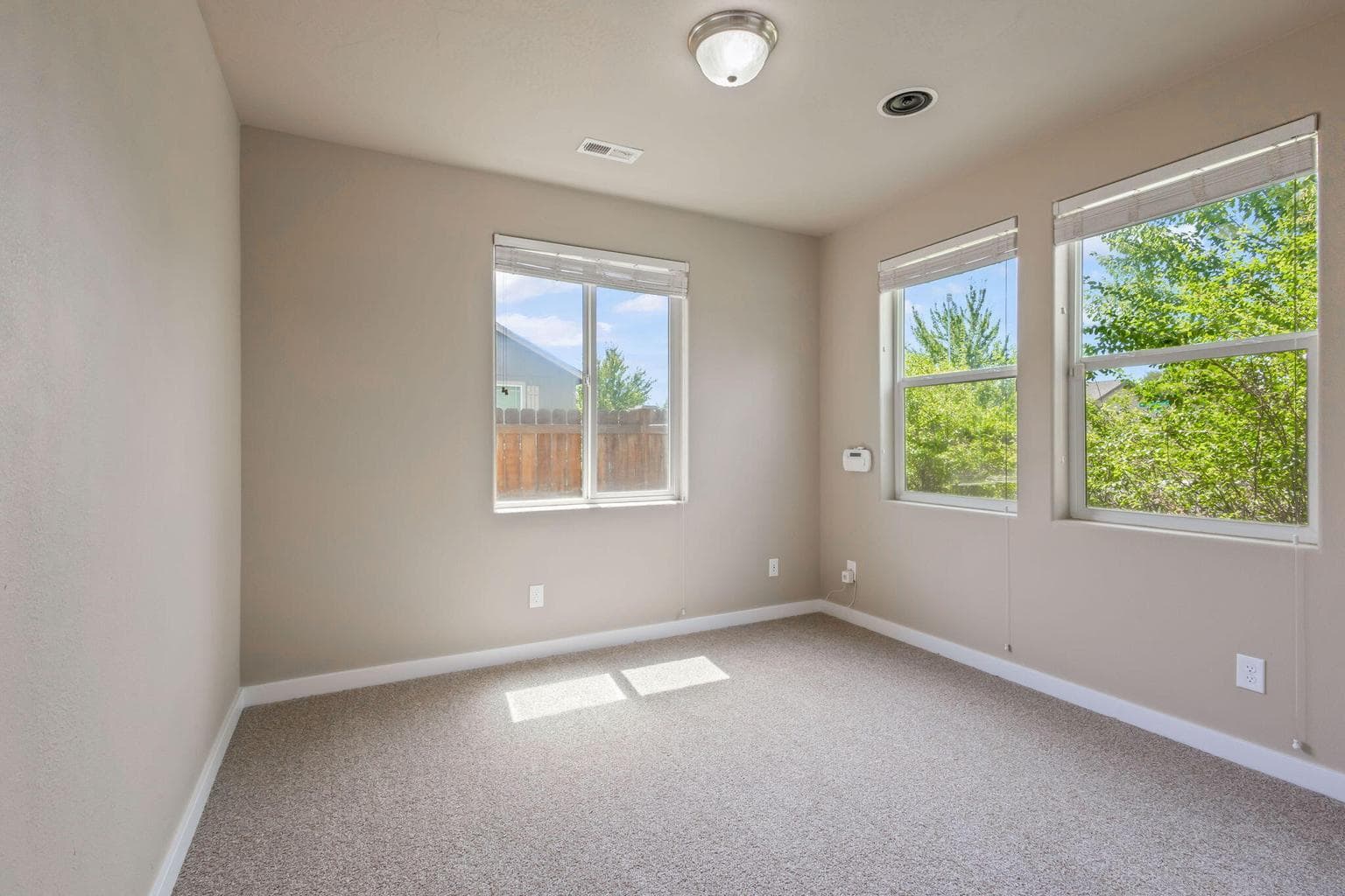 Photo of 815 NW Green Forest Circle 29 of 38