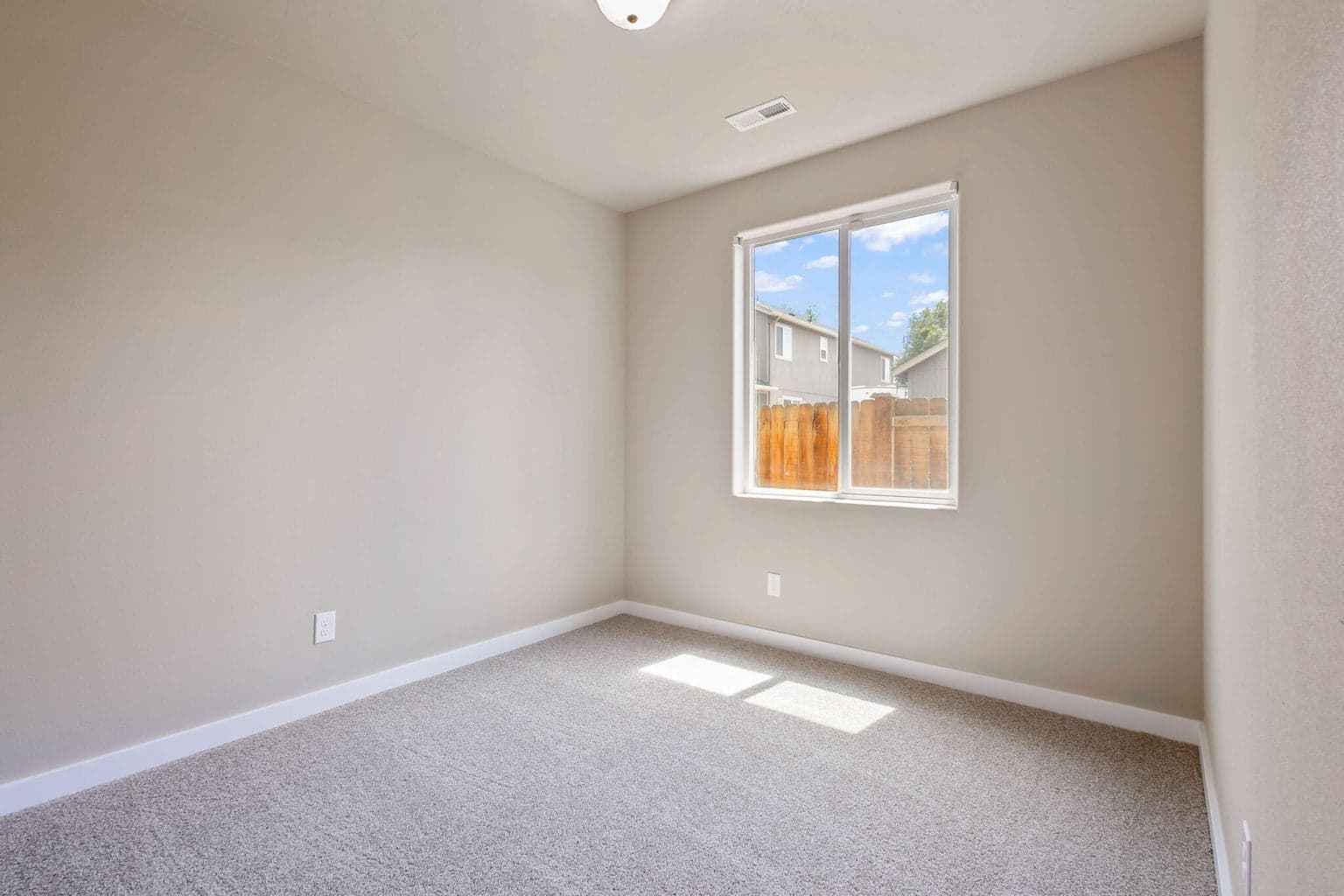 Photo of 815 NW Green Forest Circle 32 of 38