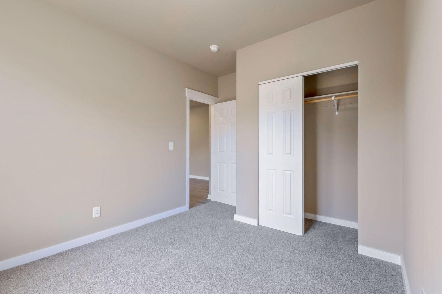 Photo of 815 NW Green Forest Circle 33 of 38