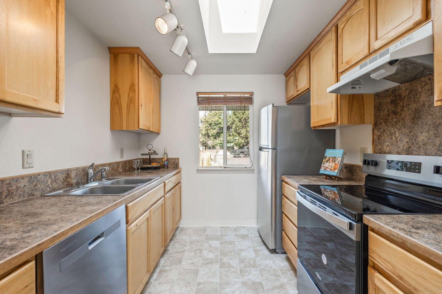 Photo of 1552 NE Alabama Way 10 of 34