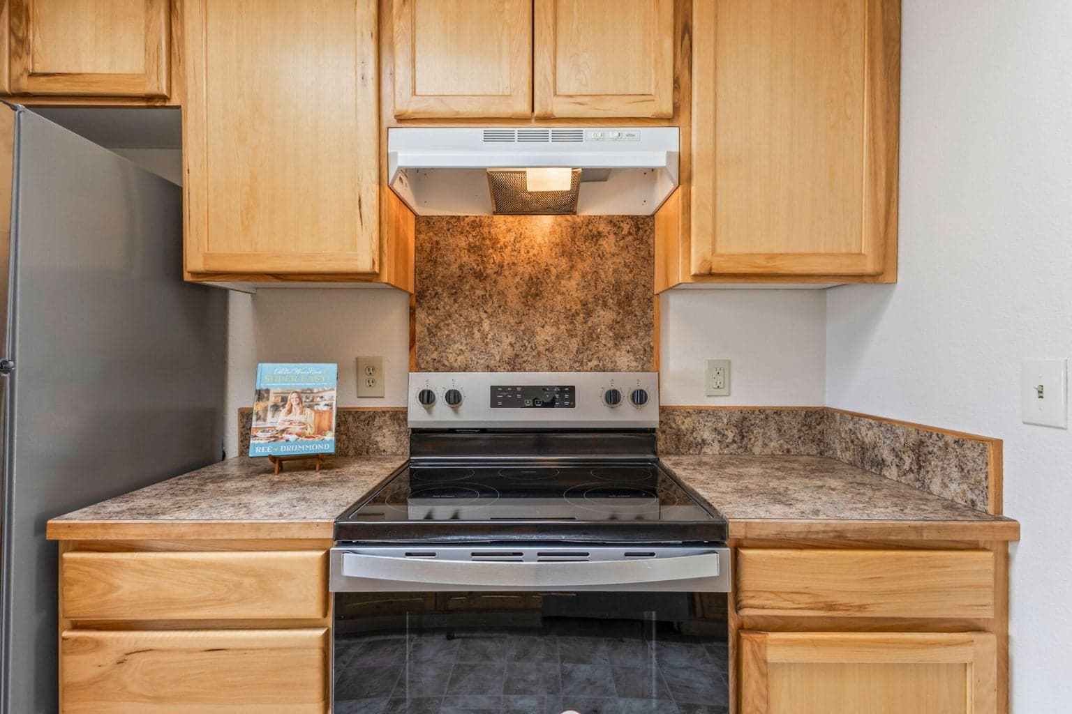 Photo of 1552 NE Alabama Way 11 of 34