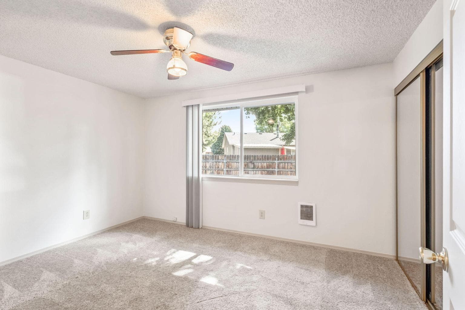 Photo of 1552 NE Alabama Way 15 of 34