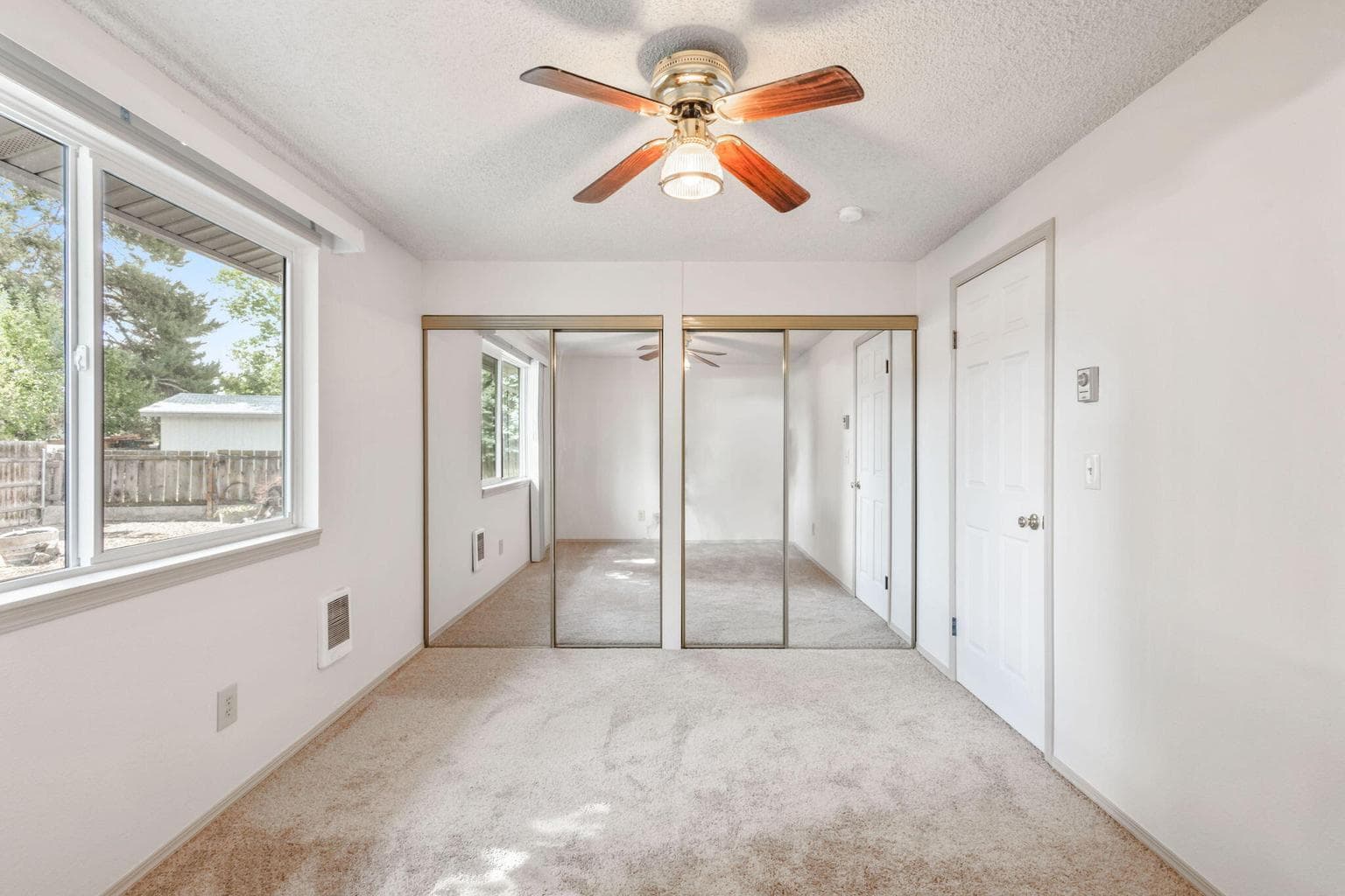 Photo of 1552 NE Alabama Way 16 of 34